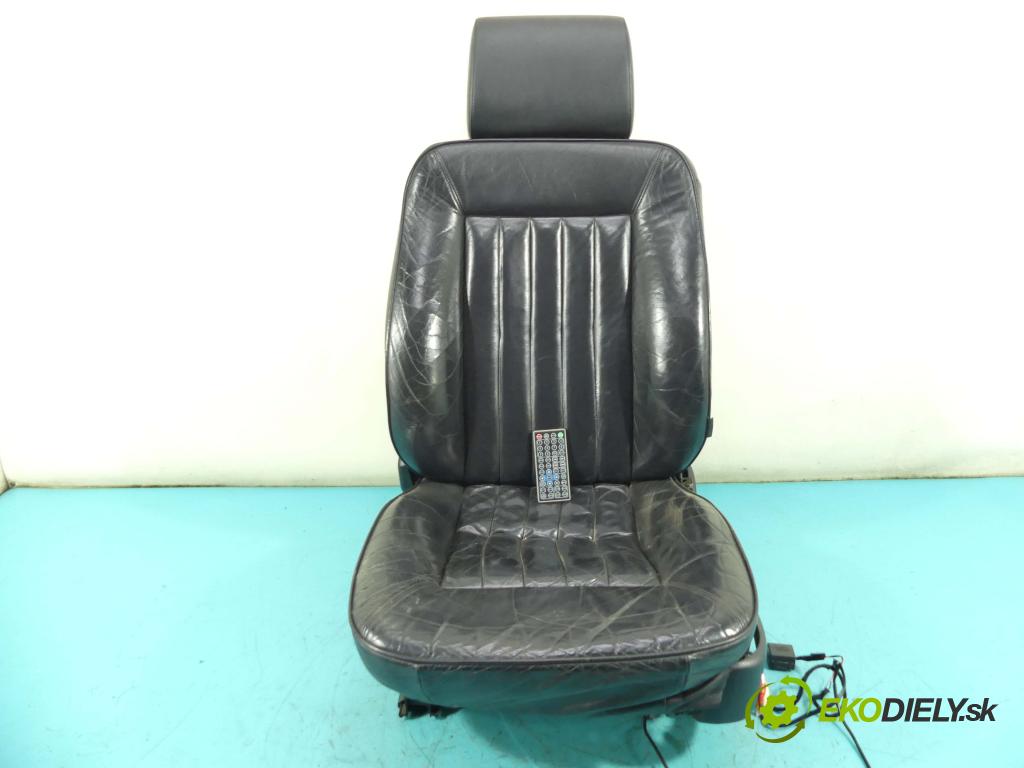 Audi A8 D2 1994-2002 4.2 V8 299KM automatic 220 kW 4172 cm3 4- Sedačka ľavý  (Sedačky, sedadlá)