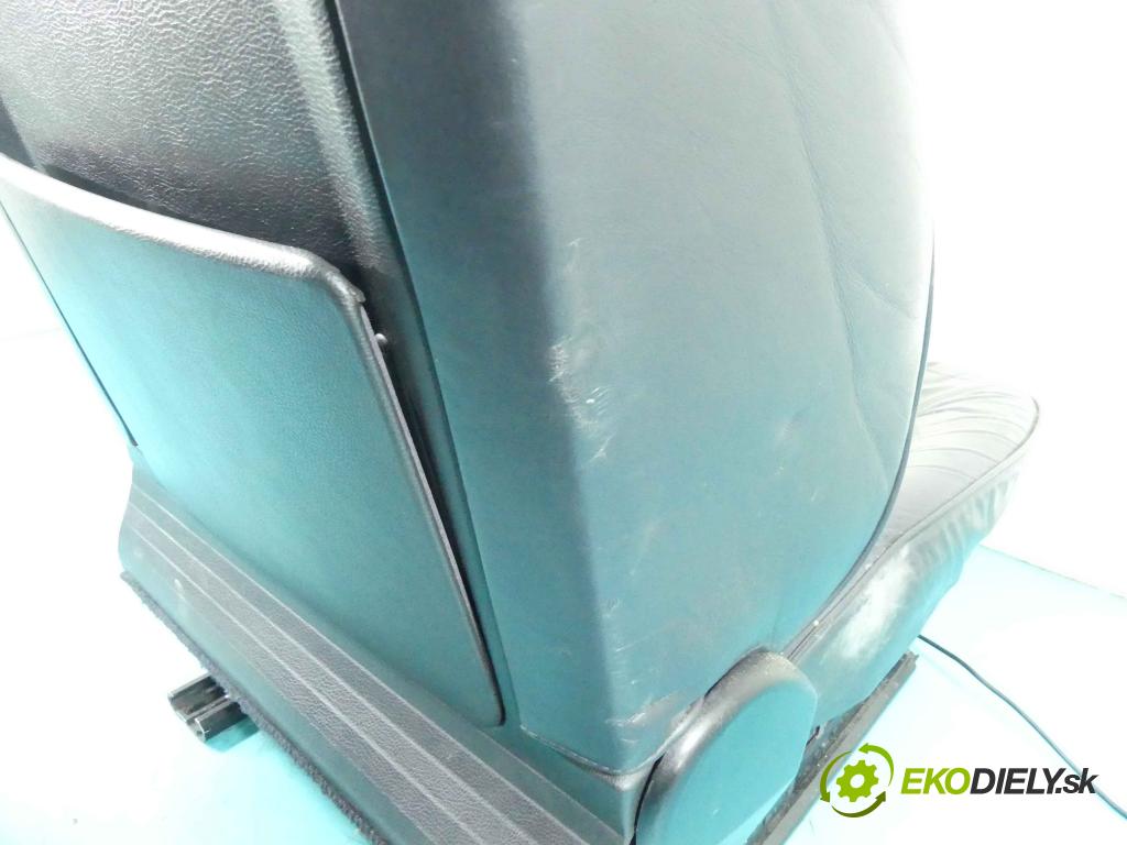 Audi A8 D2 1994-2002 4.2 V8 299KM automatic 220 kW 4172 cm3 4- Sedačka ľavý  (Sedačky, sedadlá)