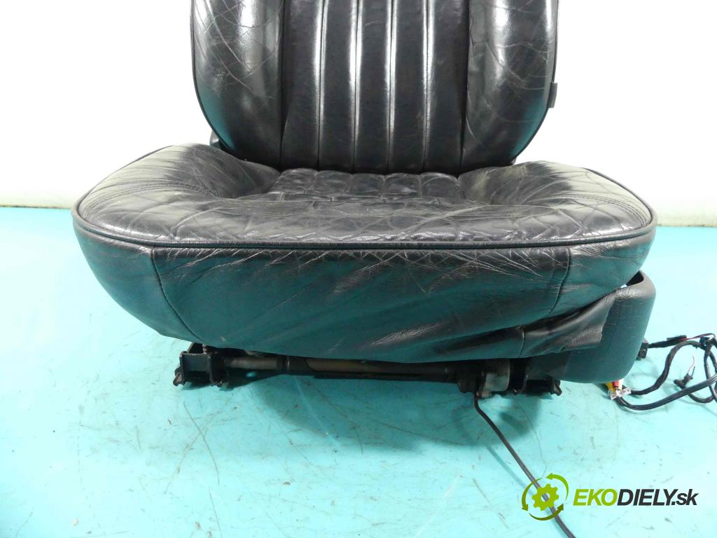 Audi A8 D2 1994-2002 4.2 V8 299KM automatic 220 kW 4172 cm3 4- Sedačka ľavý  (Sedačky, sedadlá)