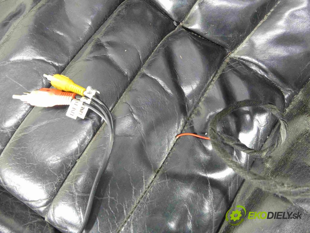 Audi A8 D2 1994-2002 4.2 V8 299KM automatic 220 kW 4172 cm3 4- Sedačka ľavý  (Sedačky, sedadlá)