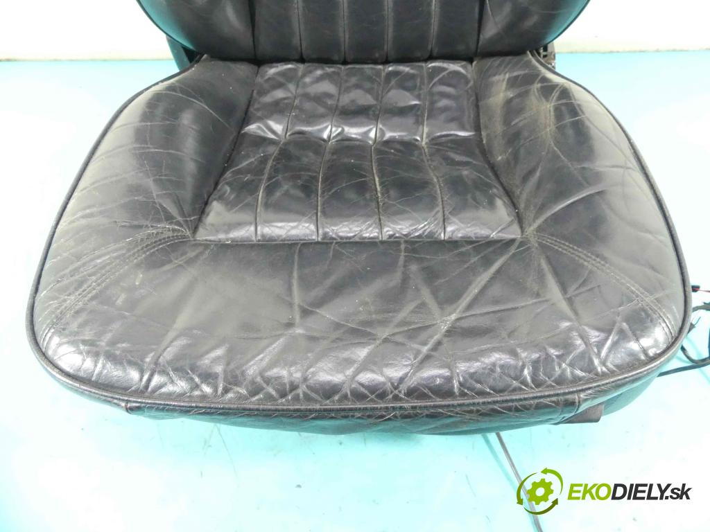 Audi A8 D2 1994-2002 4.2 V8 299KM automatic 220 kW 4172 cm3 4- Sedačka ľavý  (Sedačky, sedadlá)