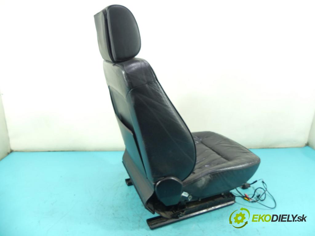 Audi A8 D2 1994-2002 4.2 V8 299KM automatic 220 kW 4172 cm3 4- Sedačka ľavý  (Sedačky, sedadlá)