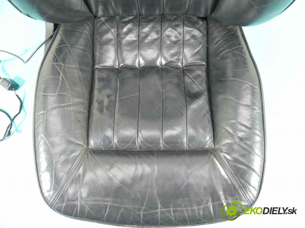 Audi A8 D2 1994-2002 4.2 V8 299KM automatic 220 kW 4172 cm3 4- Sedačka pravý  (Sedačky, sedadlá)