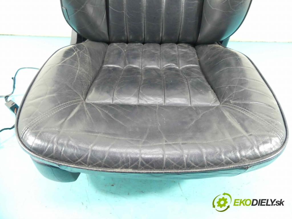 Audi A8 D2 1994-2002 4.2 V8 299KM automatic 220 kW 4172 cm3 4- Sedačka pravý  (Sedačky, sedadlá)