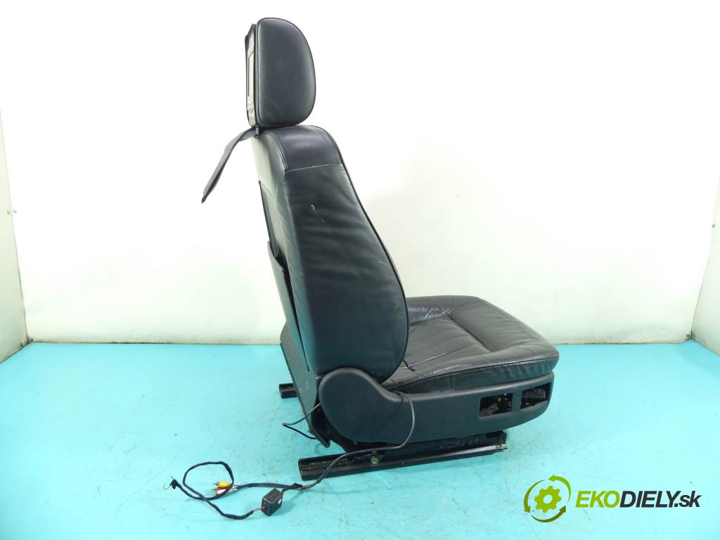 Audi A8 D2 1994-2002 4.2 V8 299KM automatic 220 kW 4172 cm3 4- Sedačka pravý  (Sedačky, sedadlá)