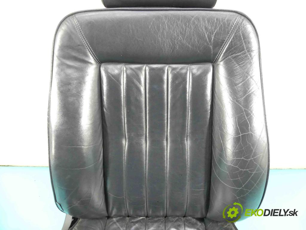 Audi A8 D2 1994-2002 4.2 V8 299KM automatic 220 kW 4172 cm3 4- Sedačka pravý  (Sedačky, sedadlá)