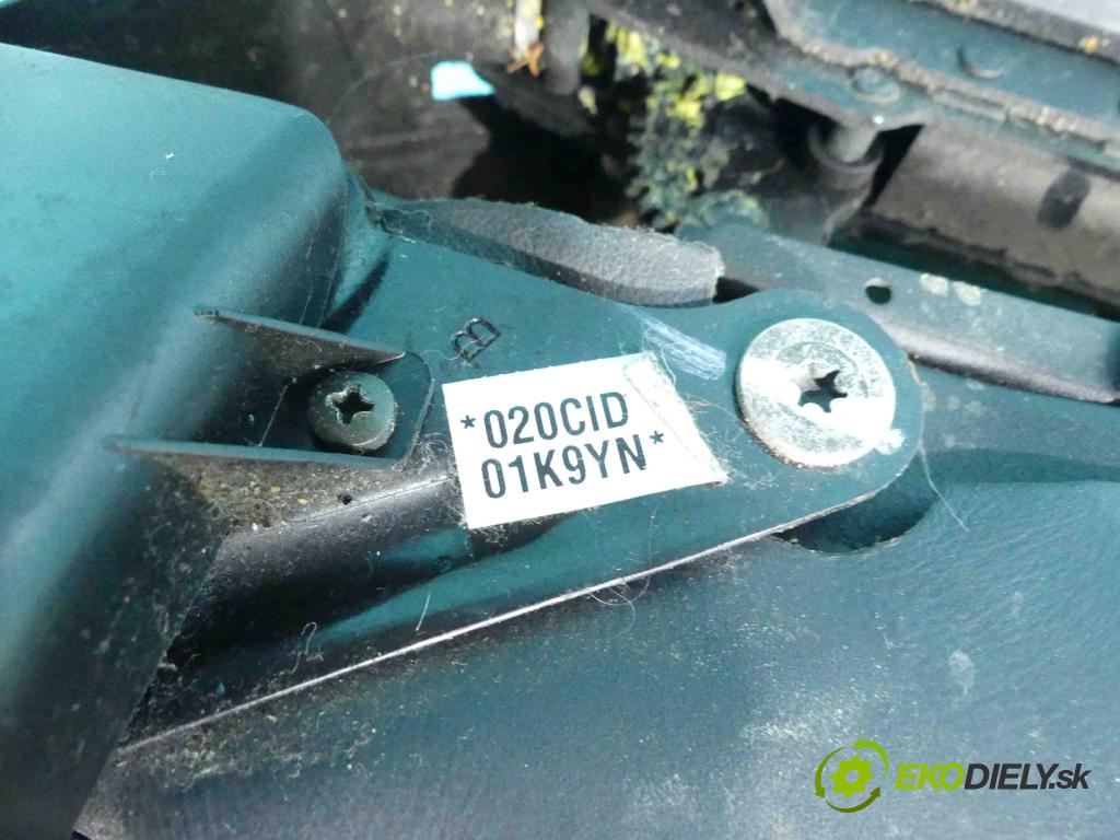 Audi A8 D2 1994-2002 4.2 V8 299KM automatic 220 kW 4172 cm3 4- Sedačka pravý  (Sedačky, sedadlá)