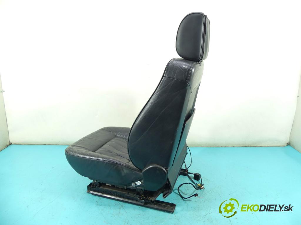Audi A8 D2 1994-2002 4.2 V8 299KM automatic 220 kW 4172 cm3 4- Sedačka pravý  (Sedačky, sedadlá)