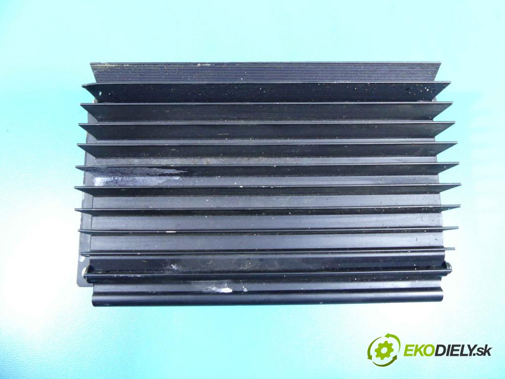 Audi A8 D2 1994-2002 4.2 V8 299KM automatic 220 kW 4172 cm3 4- Zesilovač: 4D0035225C (Zosilňovače)