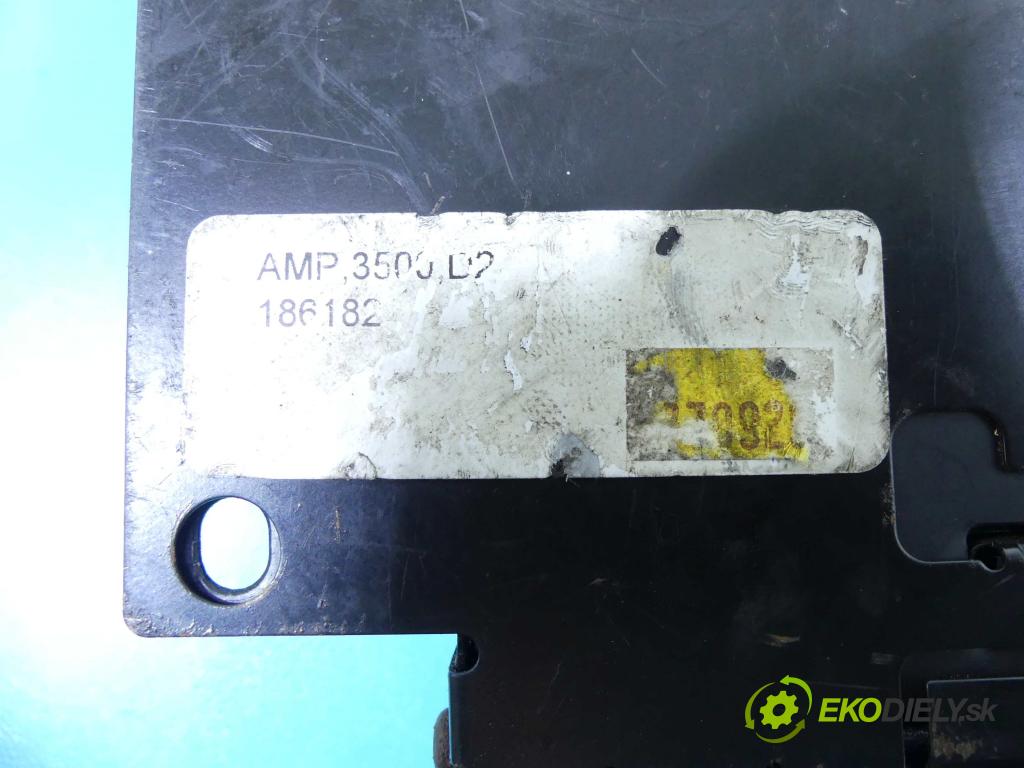 Audi A8 D2 1994-2002 4.2 V8 299KM automatic 220 kW 4172 cm3 4- Zesilovač: 4D0035225C (Zosilňovače)