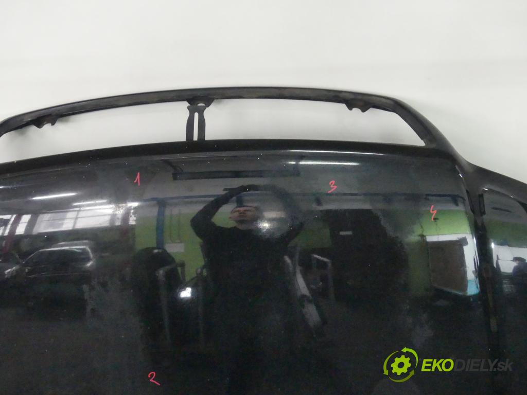 Audi A8 D2 1994-2002 4.2 V8 299KM automatic 220 kW 4172 cm3 4- kapota predná