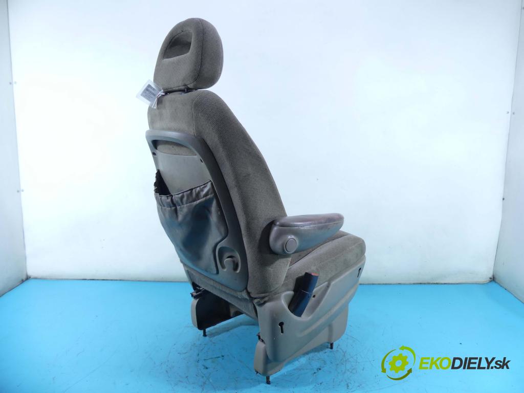 Chrysler Voyager IV 2000-2007 2.5 crdi 143 HP manual 105 kW 2499 cm3 5- Sedačka ľavý  (Sedačky, sedadlá)