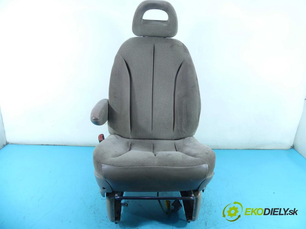 Chrysler Voyager IV 2000-2007 2.5 crdi 143 HP manual 105 kW 2499 cm3 5- Sedačka ľavý  (Sedačky, sedadlá)
