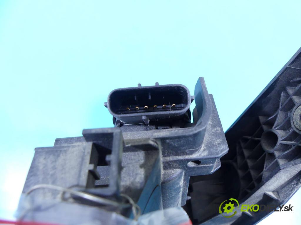 Vw Passat B7 2010-2014 2.0 tdi 140 HP manual 103 kW 1968 cm3 5- pedále 1K1721503AB (Pedále)