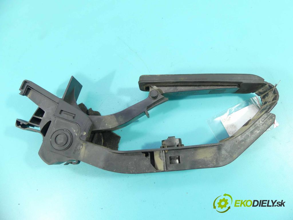 Mercedes C W203 2000-2007 2.0 kompressor 163 HP manual 120 kW 1998 cm3 5- pedále A2033000104 (Pedále)