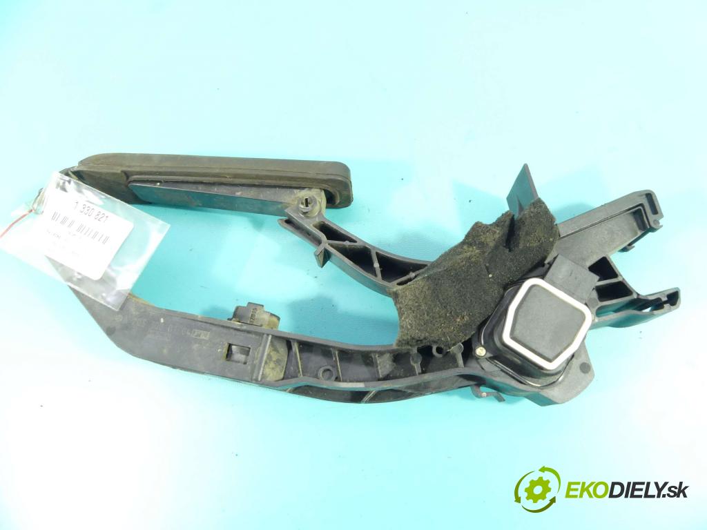 Mercedes C W203 2000-2007 2.0 kompressor 163 HP manual 120 kW 1998 cm3 5- pedále A2033000104 (Pedále)