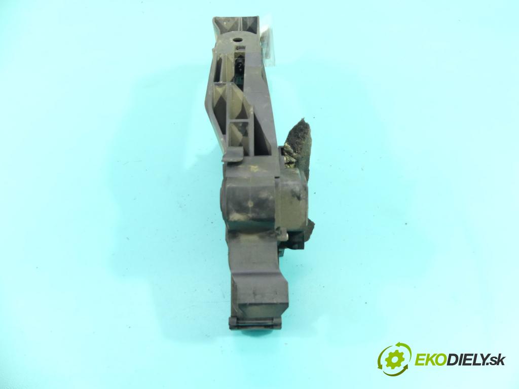 Mercedes C W203 2000-2007 2.0 kompressor 163 HP manual 120 kW 1998 cm3 5- pedále A2033000104 (Pedále)