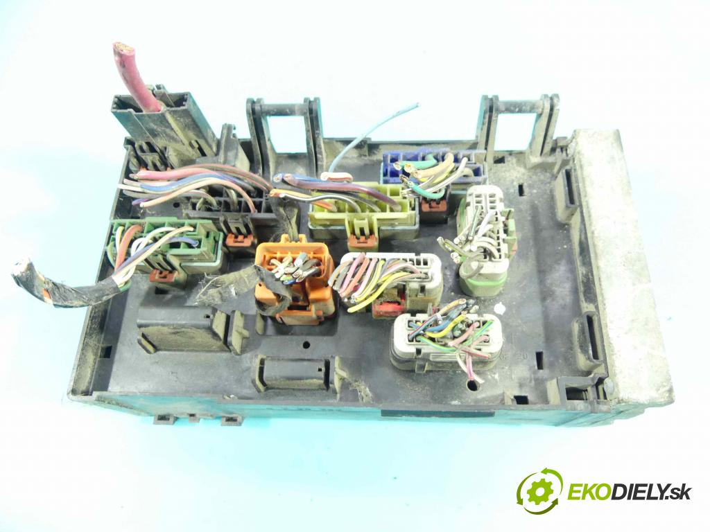 Dodge Caravan IV 2000-2007 3.8 V6 209KM automatic 154 kW 3778 cm3 5- skříňka pojistková 05144505AC (Pojistkové skříňky)