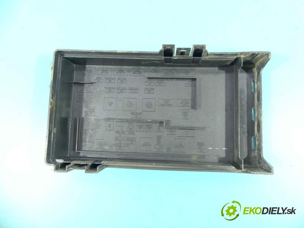 Dodge Caravan IV 2000-2007 3.8 V6 209KM automatic 154 kW 3778 cm3 5- skříňka pojistková 05144505AC (Pojistkové skříňky)