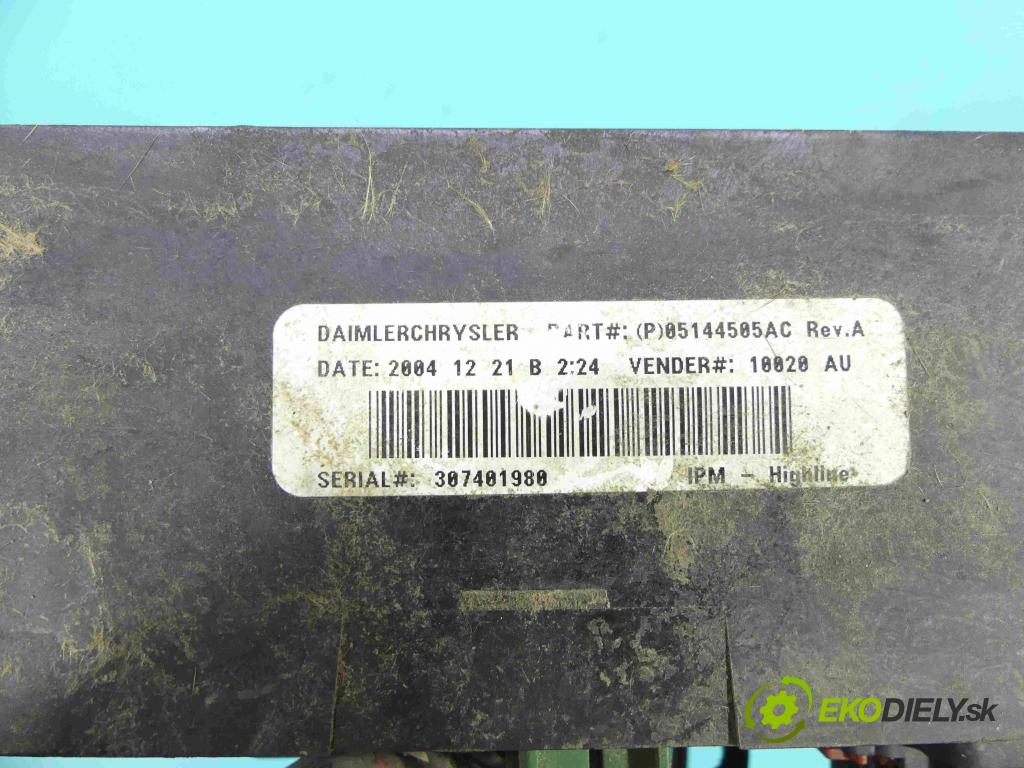 Dodge Caravan IV 2000-2007 3.8 V6 209KM automatic 154 kW 3778 cm3 5- skříňka pojistková 05144505AC (Pojistkové skříňky)
