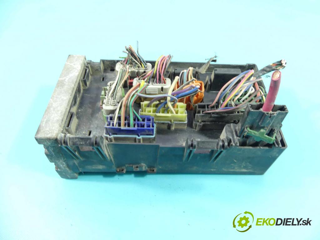 Dodge Caravan IV 2000-2007 3.8 V6 209KM automatic 154 kW 3778 cm3 5- skříňka pojistková 05144505AC (Pojistkové skříňky)