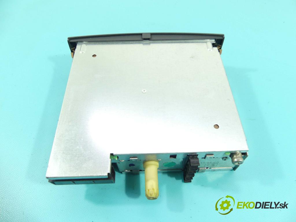 Renault Scenic II 2003-2009 1.5 dci 101 HP manual 74 kW 1461 cm3 5- Radio originál 8200300858