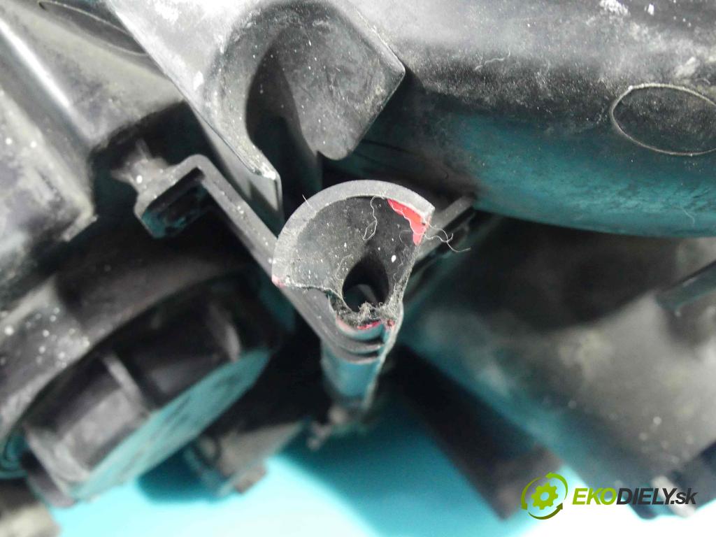 Kia Carnival II 2005-2014 2.9 crdi 185 HP manual 136 kW 2902 cm3 5- Reflektor: pravý 92102-4D0XX (Pravé)