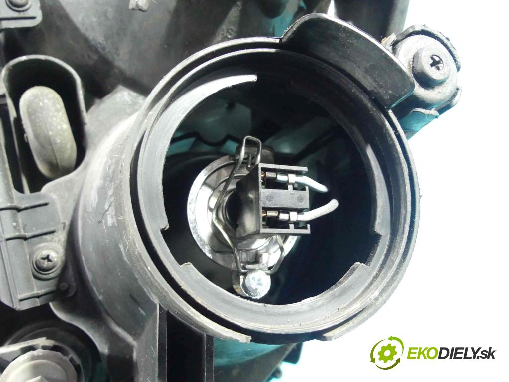 Kia Carnival II 2005-2014 2.9 crdi 185 HP manual 136 kW 2902 cm3 5- Reflektor: pravý 92102-4D0XX (Pravé)