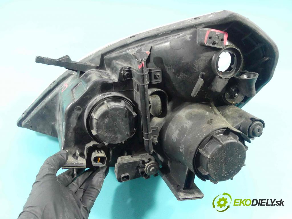 Kia Carnival II 2005-2014 2.9 crdi 185 HP manual 136 kW 2902 cm3 5- Reflektor: pravý 92102-4D0XX (Pravé)