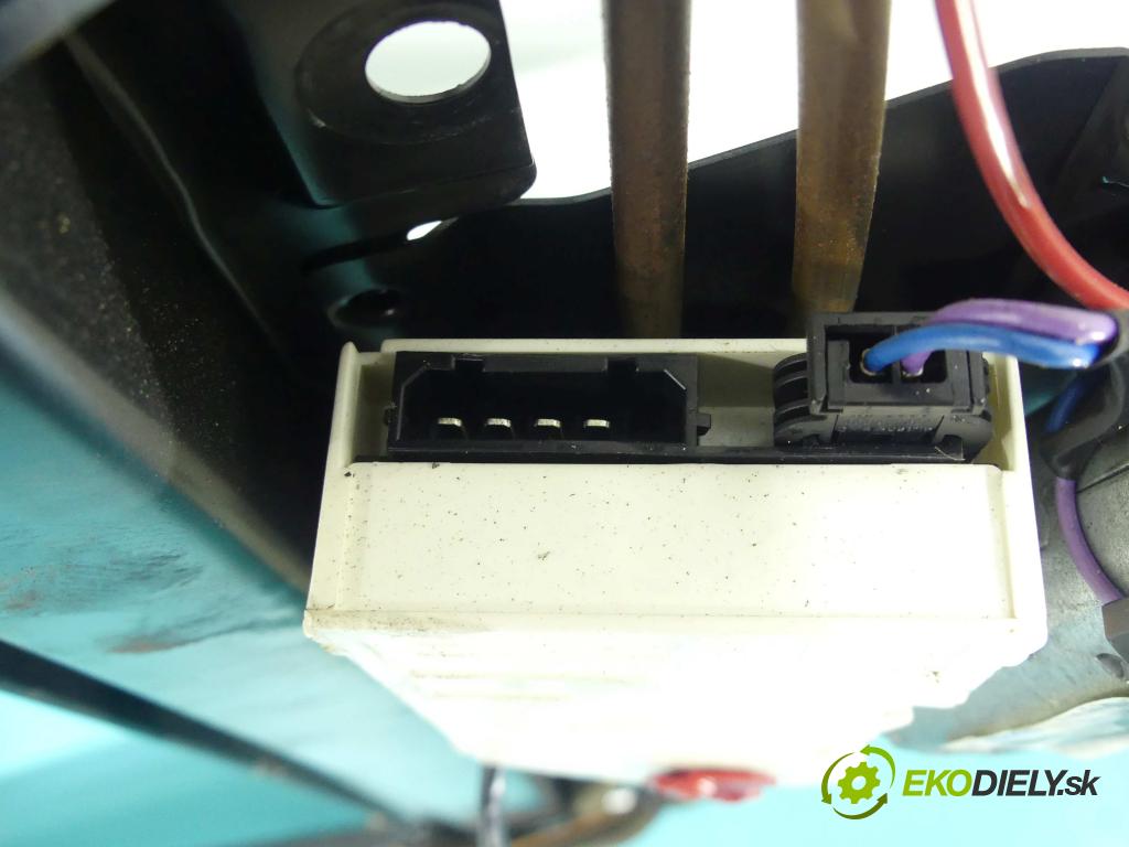 Audi A8 D2 1994-2002 4.2 V8 299KM automatic 220 kW 4172 cm3 4- Střešní okno: 4A0959591A (Okna karoserie)