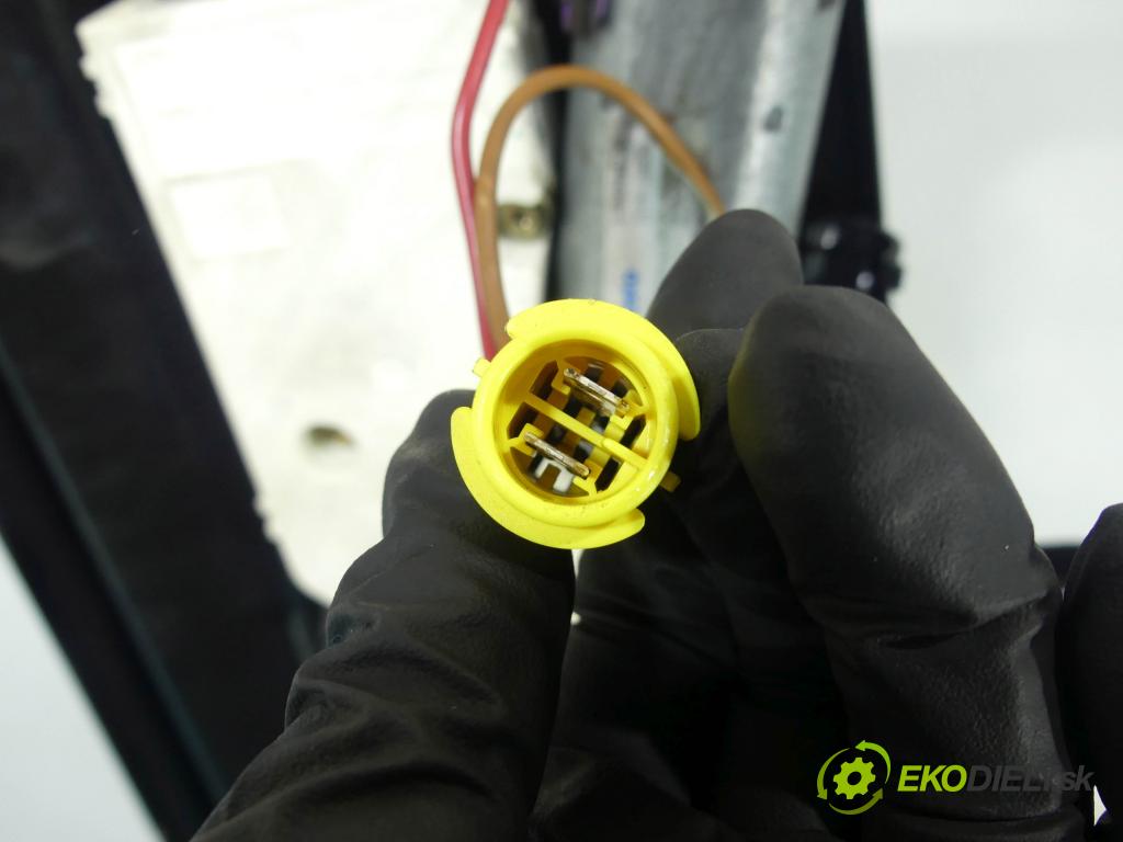 Audi A8 D2 1994-2002 4.2 V8 299KM automatic 220 kW 4172 cm3 4- Střešní okno: 4A0959591A (Okna karoserie)