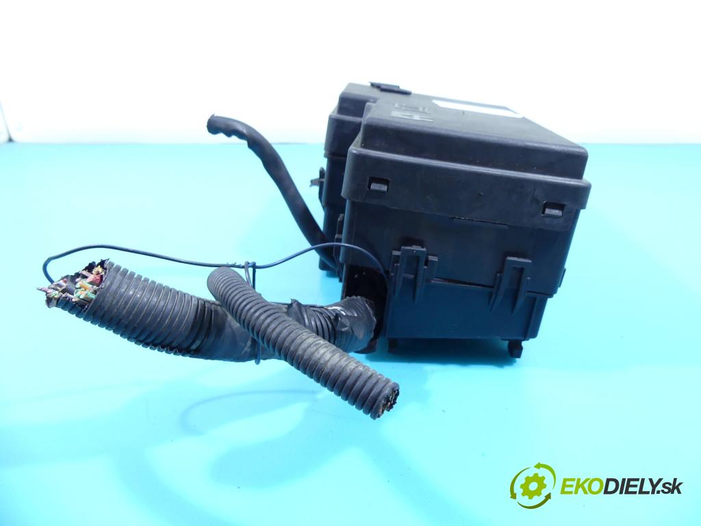 Ford C-Max I 2003-2010 2.0 tdci 136hp manual 100 kW 1997 cm3 5- skříňka pojistková 3M5T-14A067-BB (Pojistkové skříňky)