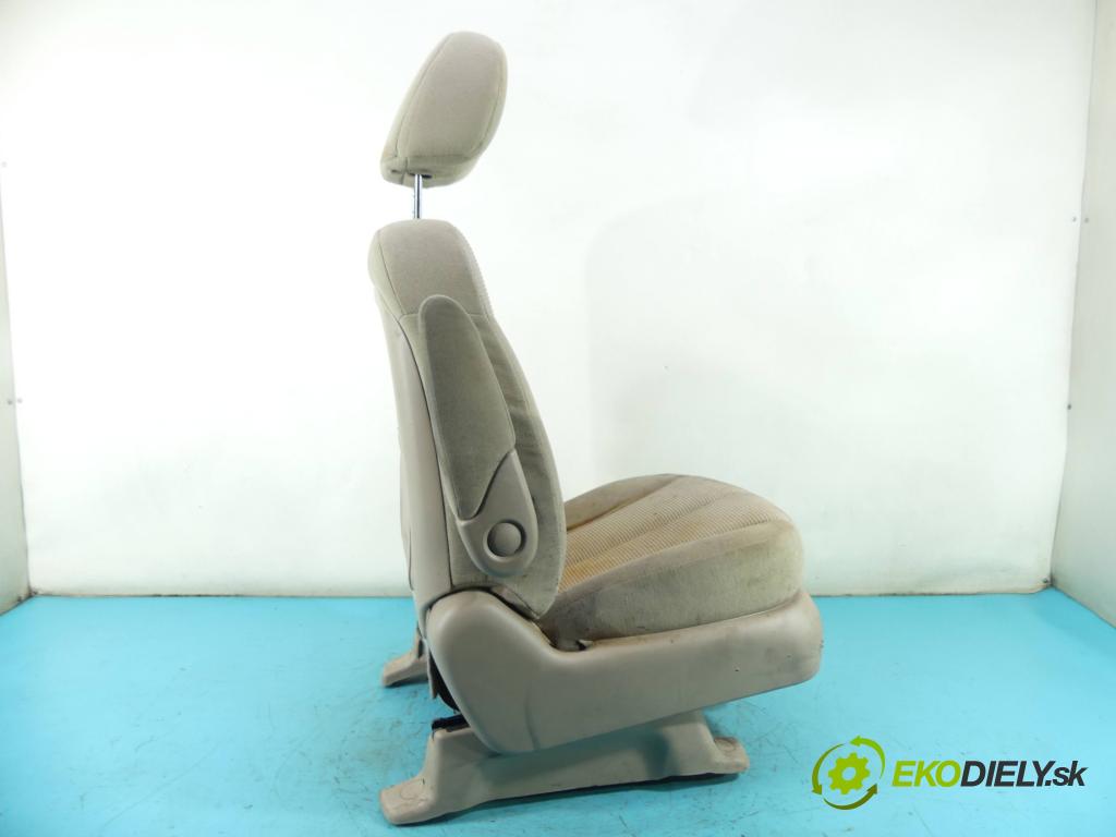 Kia Carnival II 2005-2014 2.9 crdi 185 HP manual 136 kW 2902 cm3 5- Sedačka ľavý  (Sedačky, sedadlá)