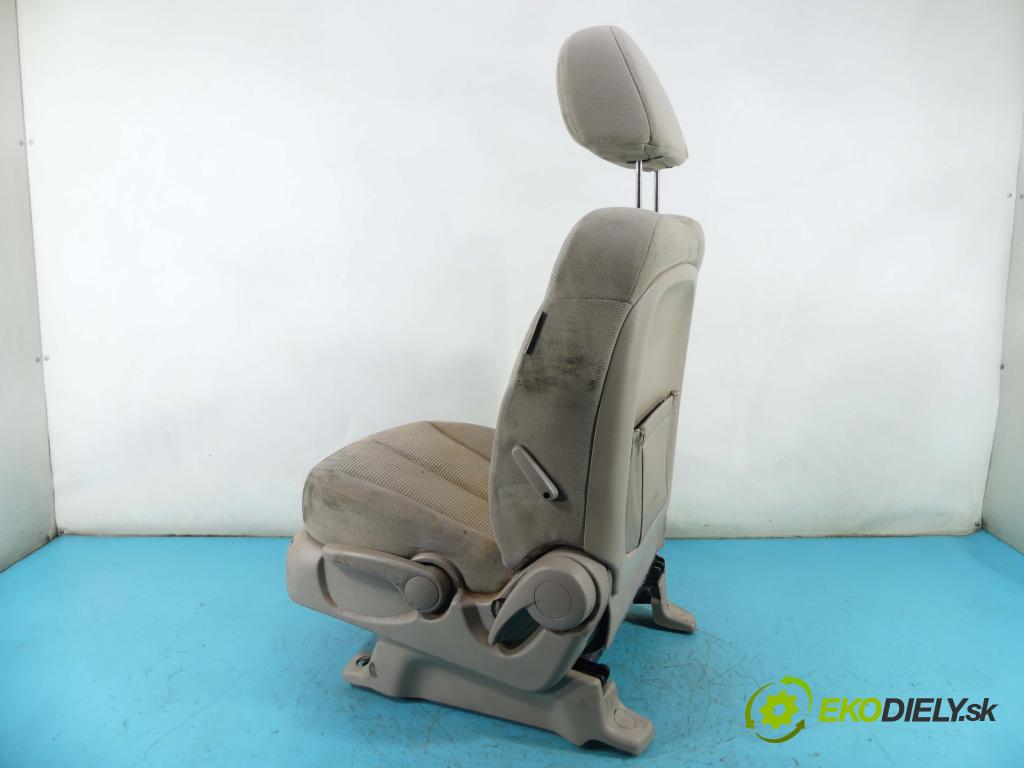 Kia Carnival II 2005-2014 2.9 crdi 185 HP manual 136 kW 2902 cm3 5- Sedačka ľavý  (Sedačky, sedadlá)