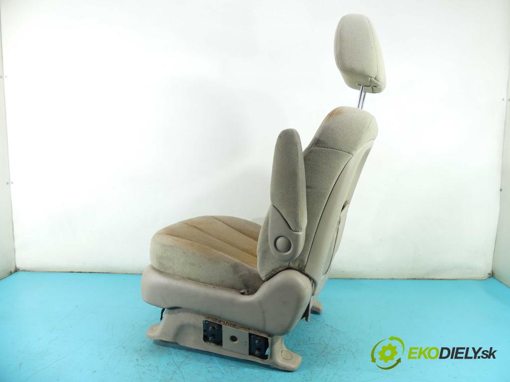 Kia Carnival II 2005-2014 2.9 crdi 185 HP manual 136 kW 2902 cm3 5- Sedačka pravý  (Sedačky, sedadlá)