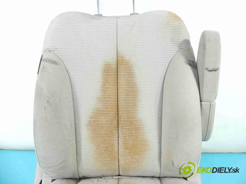 Kia Carnival II 2005-2014 2.9 crdi 185 HP manual 136 kW 2902 cm3 5- Sedačka pravý  (Sedačky, sedadlá)