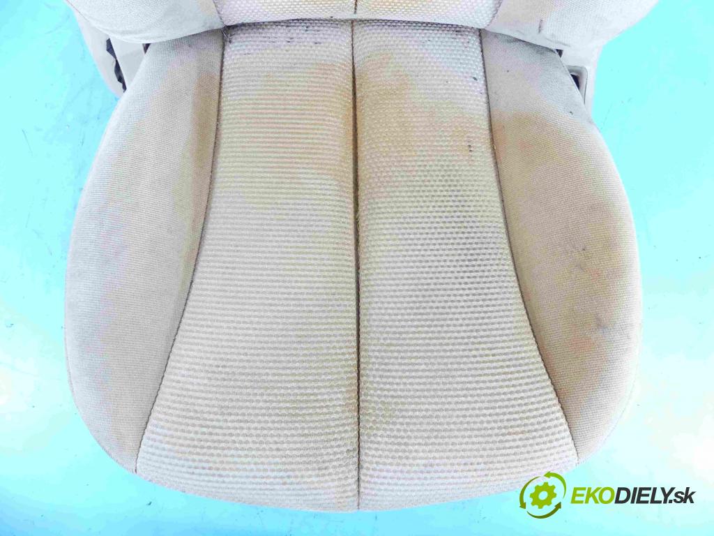 Kia Carnival II 2005-2014 2.9 crdi 185 HP manual 136 kW 2902 cm3 5- Sedačka pravý  (Sedačky, sedadlá)