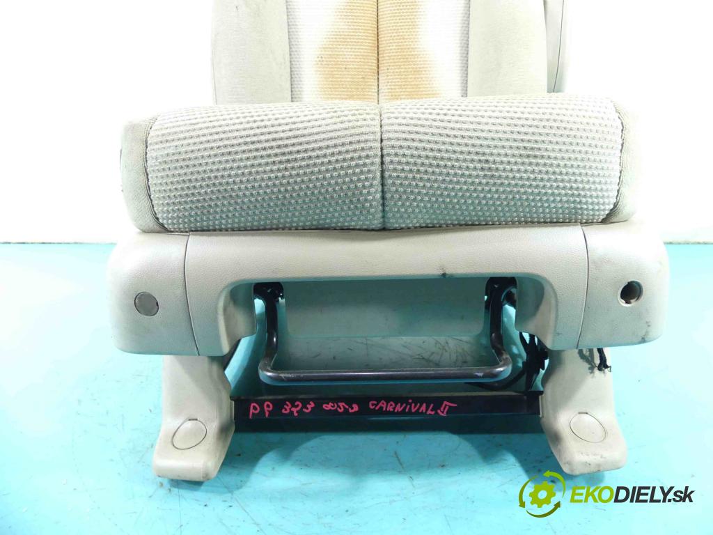Kia Carnival II 2005-2014 2.9 crdi 185 HP manual 136 kW 2902 cm3 5- Sedačka pravý  (Sedačky, sedadlá)