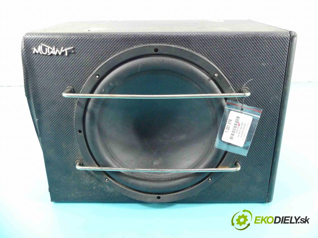 Audi A8 D2 1994-2002 4.2 V8 299KM automatic 220 kW 4172 cm3 4- Subwoofer:  (Audio zariadenia)