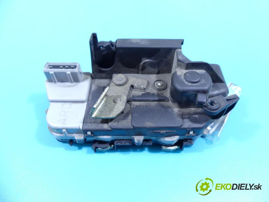 Citroen Xsara II 2000-2004 1.6 16v 109 hp manual 80 kW 1587 cm3 5- zámek zadní pravý
