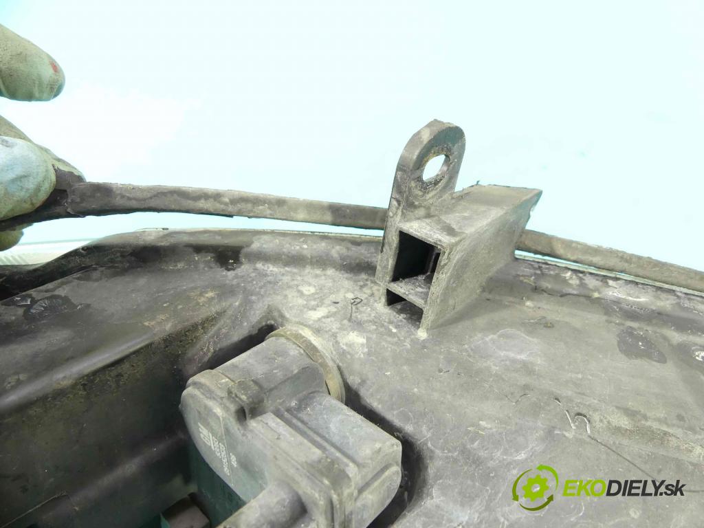 Opel Vectra B 1995-2002 1.8 16v 122 HP manual 90 kW 1796 cm3 4- Reflektor: pravý 90586845 (Pravé)