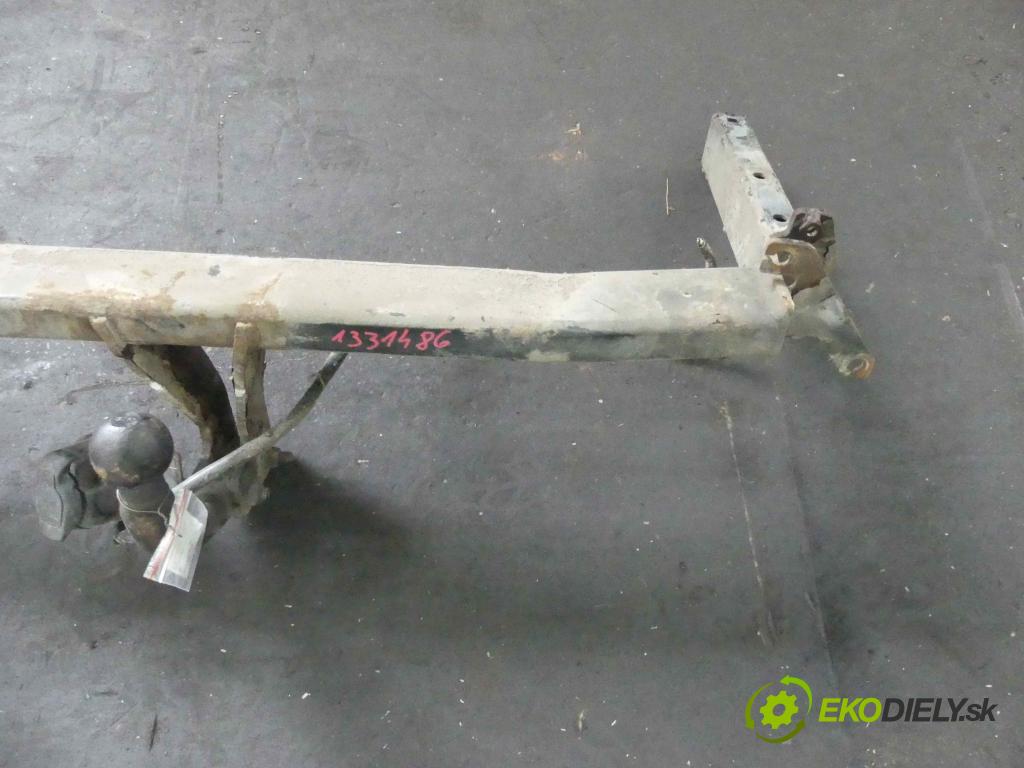 Audi A4 B5 1994-2001 1.6 8v 101 hp manual 74 kW 1595 cm3 4- oko tažné  (Tažná zařízení)