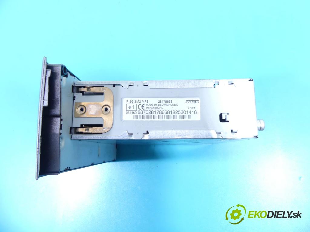 Fiat Punto Grande 1.4 77 HP manual 57 kW 1368 cm3 5- Radio originál 7354918870
