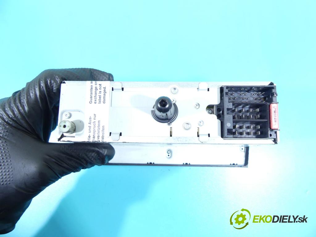 Fiat Punto Grande 1.4 77 HP manual 57 kW 1368 cm3 5- Radio originál 7354918870