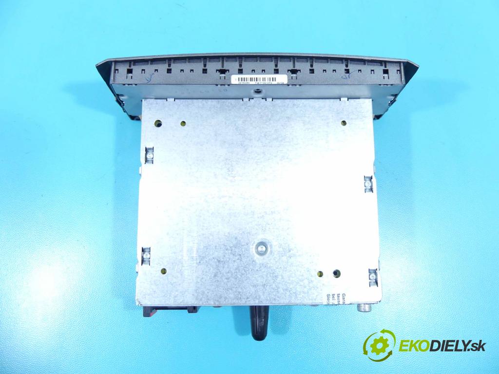 Fiat Punto Grande 1.4 77 HP manual 57 kW 1368 cm3 5- Radio originál 7354918870