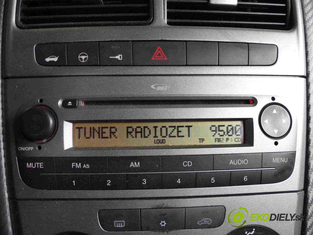 Fiat Punto Grande 1.4 77 HP manual 57 kW 1368 cm3 5- Radio originál 7354918870