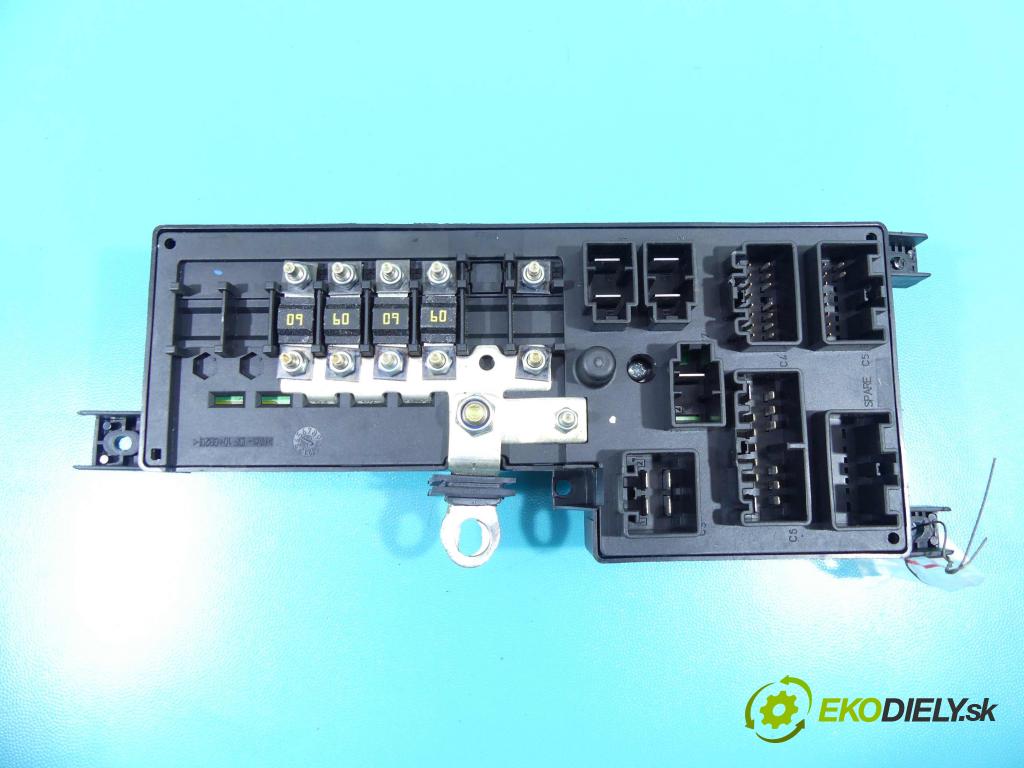 Volvo S60 I 2000-2010 2.4 20V 170 hp manual 125 kW 2435 cm3 4- skříňka pojistková 518322326 (Pojistkové skříňky)