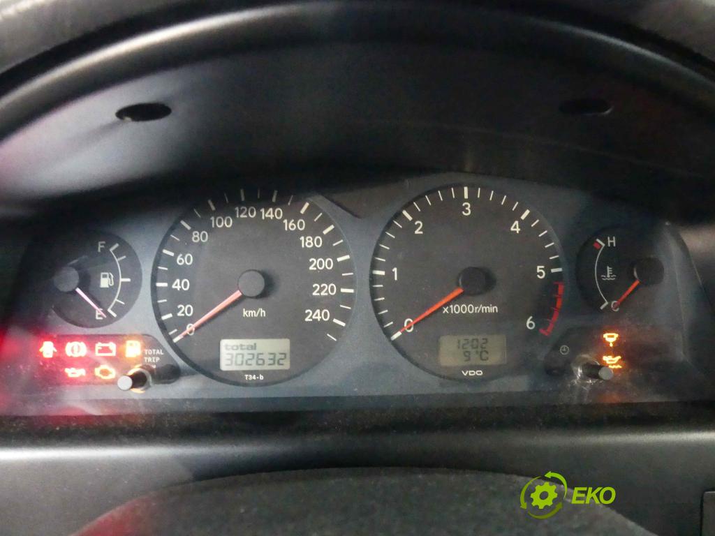 Toyota Avensis I T22 1997-2003 2.0 TD 90 HP manual 66 kW 1975 cm3 5- prístrojovka/ budíky 88458014 (Prístrojové dosky, displeje)