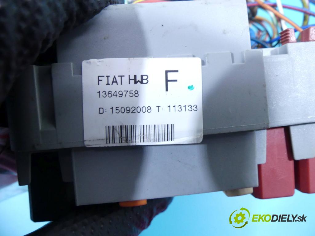 Fiat Punto Grande 1.4 77 hp manual 57 kW 1368 cm3 5- skříňka pojistková 13649758 (Pojistkové skříňky)