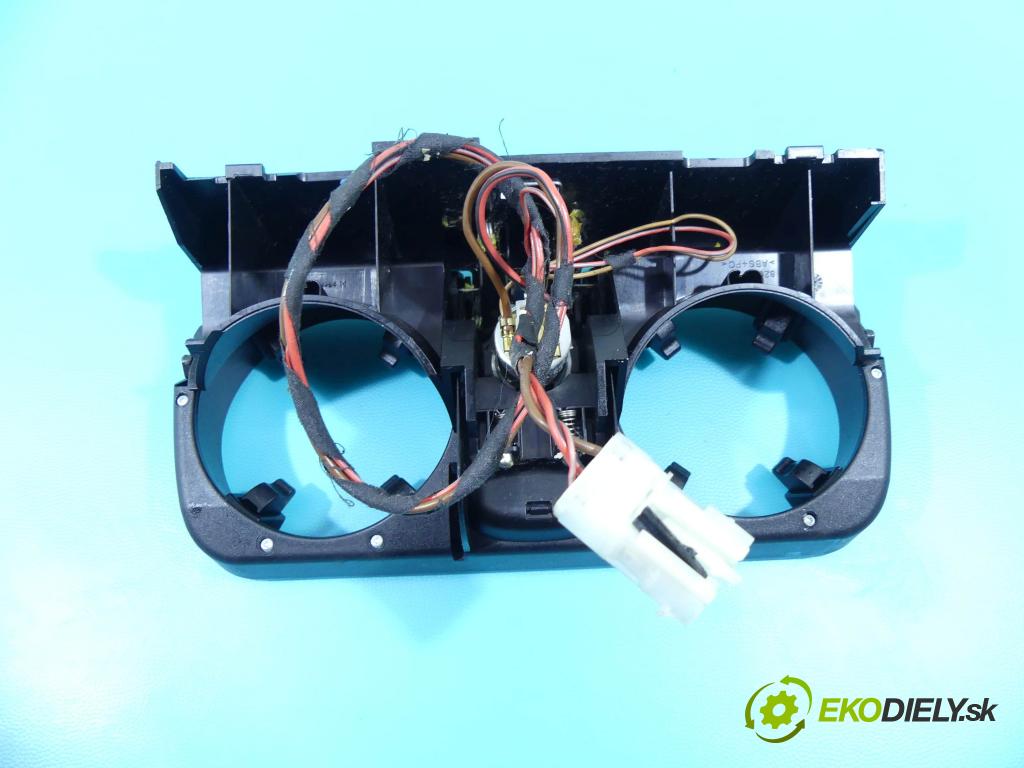 Bmw 5 F10 2010-2017 2.0 184hp automatic 135 kW 1995 cm3 4- Rukojeť: na nápoje:  (Úchyty, držiaky na nápoje)